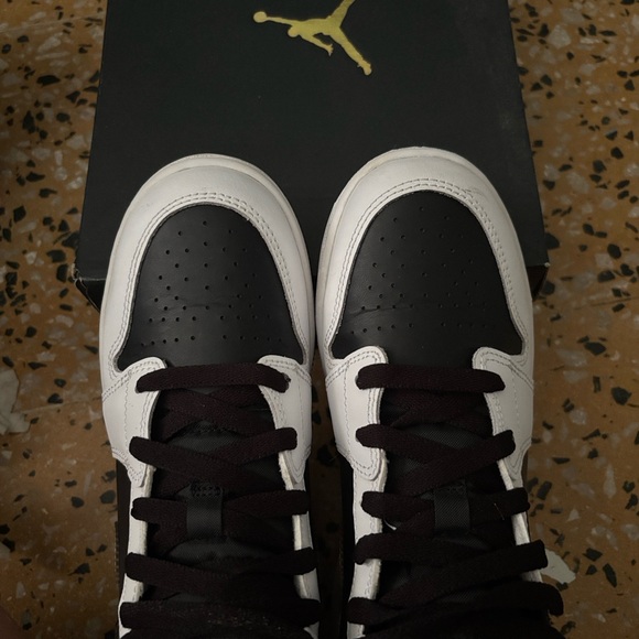 Air Jordan Mid White & Black with Gold Logo - Picture 4 of 4